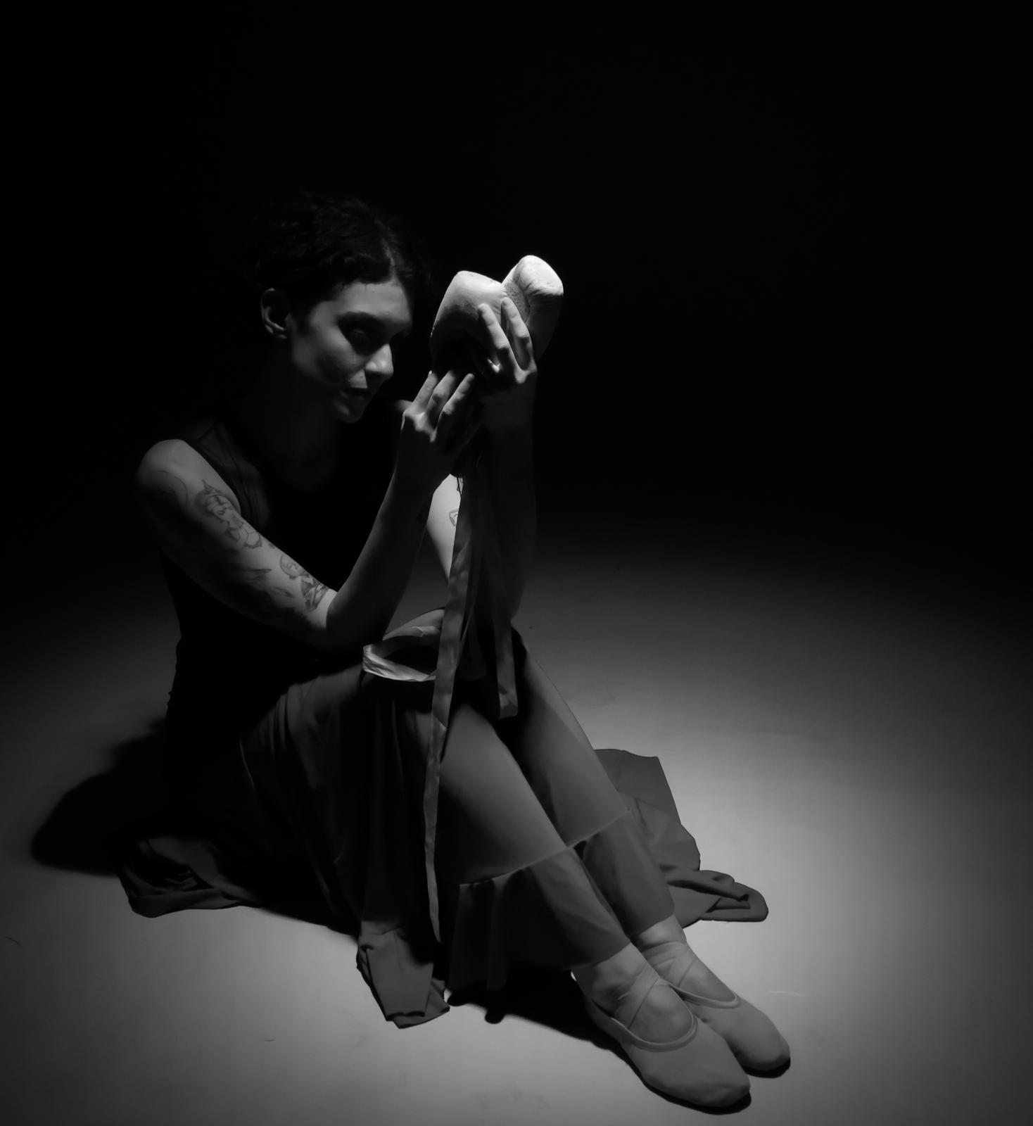 Portret alb-negru de balerină, studio Dublin