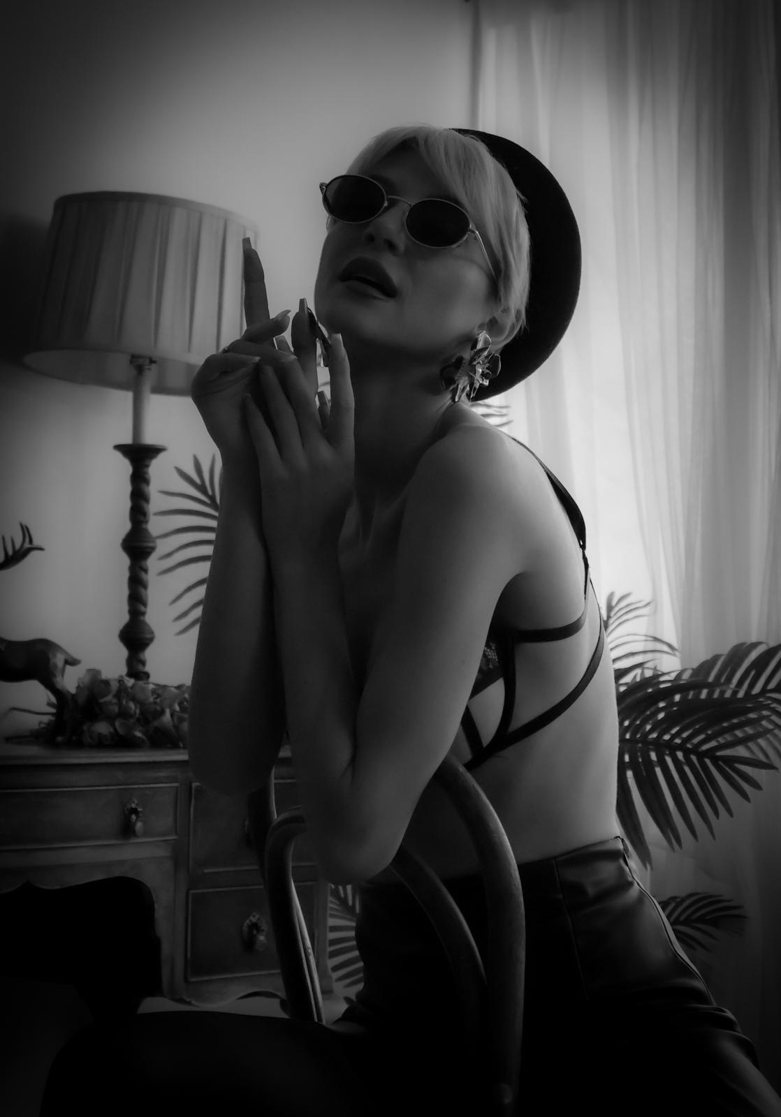 Portret editorial vintage noir, Dublin — ședință alb-negru